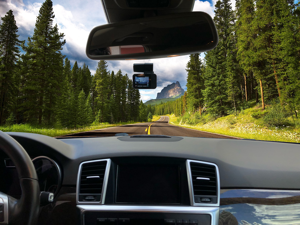  CARCAM Q8 – автомобильный Full HD видеорегистратор, оснащенный быстросъемным магнитным креплением