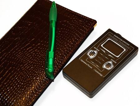 компактный алкотестер с высокой точностью измерения AlcoHunter Professional+