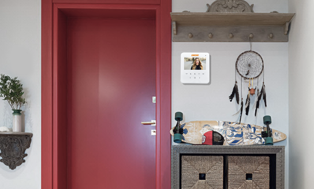 CARCAM DW-615 – компактный и эргономичный видеодомофон с сенсорным управлением. Устройство обладает удобным и интуитивно понятным интерфейсом